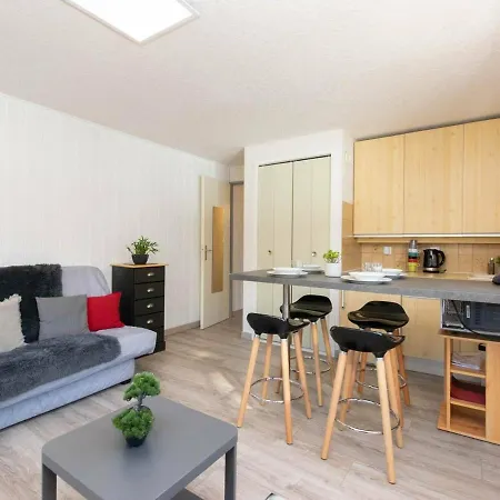 Cosy 4 Pers Avec Parking, Proche Centre, Commerces Et Telepherique - Fr-1-296-279 Apartment *