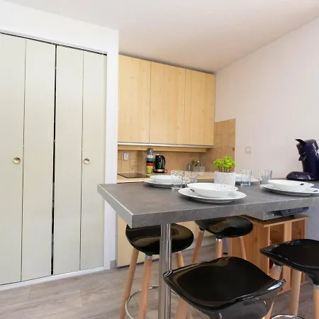 Cosy 4 Pers Avec Parking, Proche Centre, Commerces Et Téléphérique - Fr-1-296-279 *