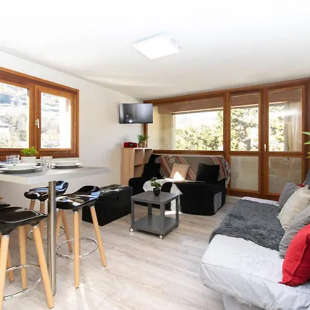 Apartment Cosy 4 Pers Avec Parking, Proche Centre, Commerces Et Telepherique - Fr-1-296-279