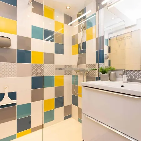 Cosy 4 Pers Avec Parking, Proche Centre, Commerces Et Telepherique - Fr-1-296-279