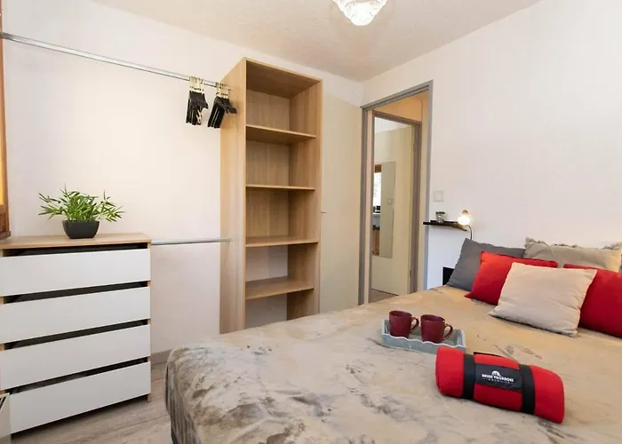 Appartement Renove Proche Telepherique Avec Parking Prive - Fr-1-296-279 *